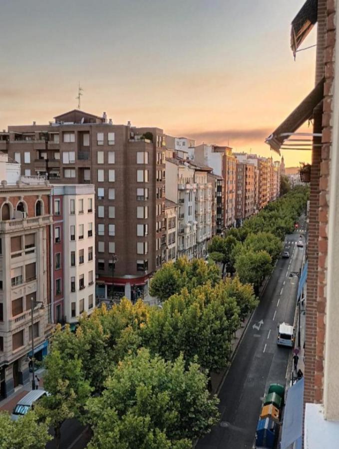 La Puerta Al Centro De Logrono Vino Crianza Y Desayuno Incluidos Lägenhet Exteriör bild